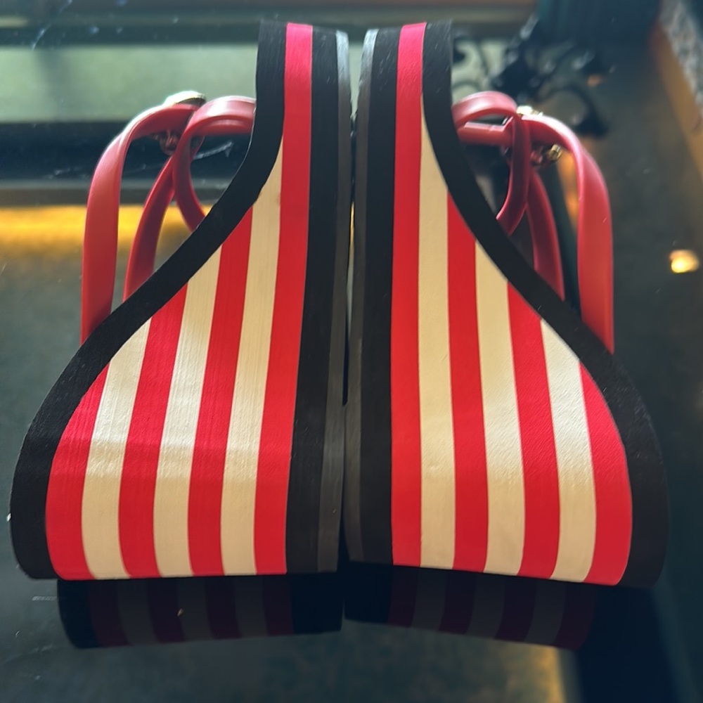 NWOT Authentic Juicy Couture Wedge Heel sandals in a cheery Black , Red & white - Picture 15 of 17